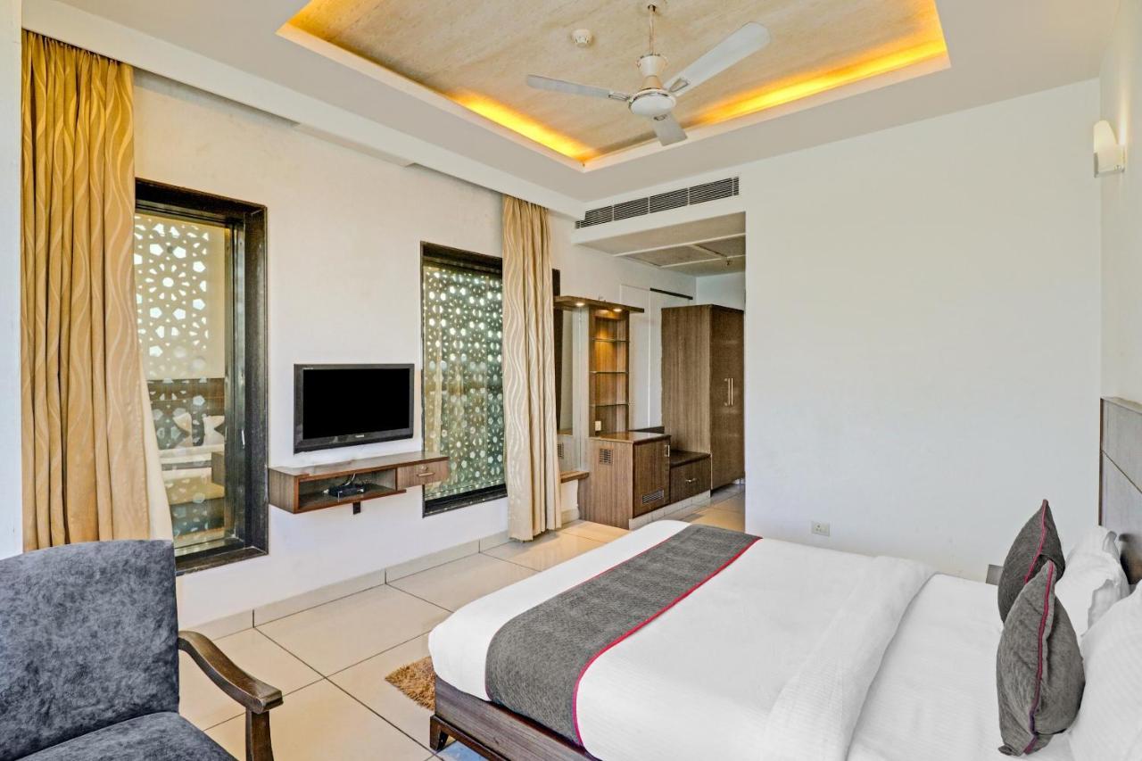 Oyo Townhouse 484 Sanskriti Hotel Delhi  Luaran gambar
