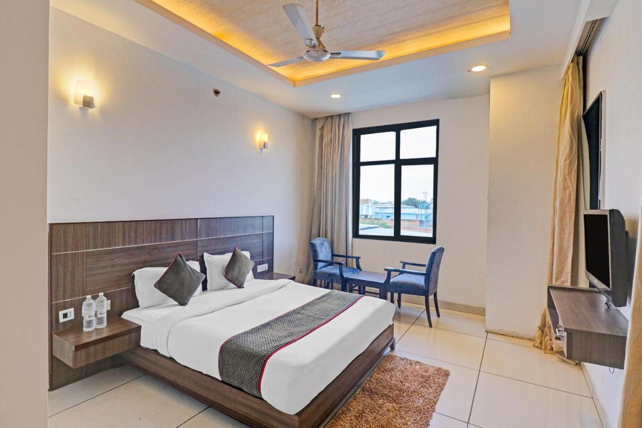 Oyo Townhouse 484 Sanskriti Hotel Delhi  Luaran gambar